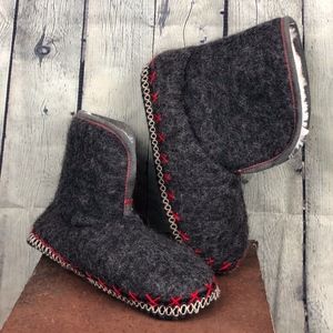 American Eagle Outfitters slippers